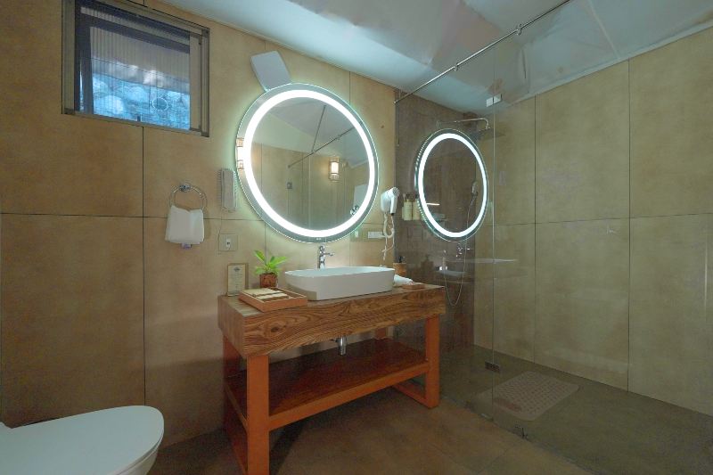 luxury_cottage_bathroom1